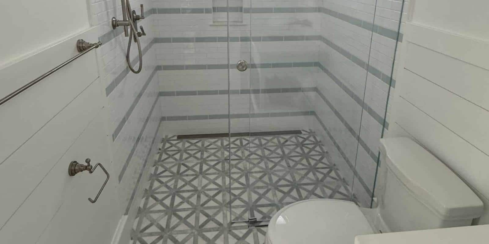 modern bathroom tile design with large format porcelain wall tiles