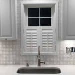 modern kitchen backsplash with clean tile layout