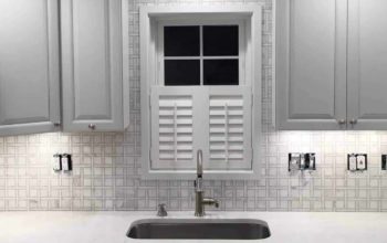 modern kitchen backsplash with clean tile layout